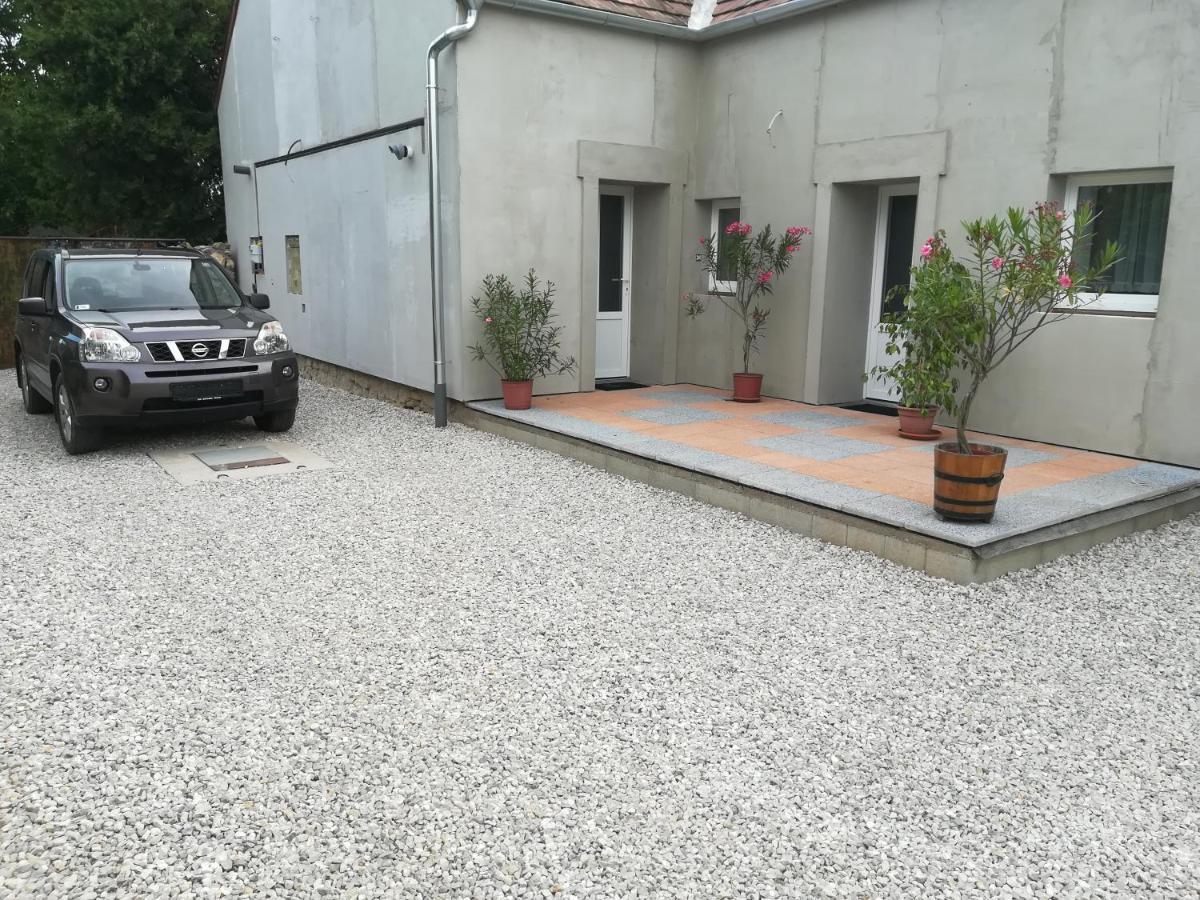 Suemegi Levendula Apartmanok Exterior foto
